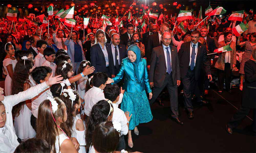 المؤتمر السنوي للمعارضة الإيرانية في باريس يطالب بتغيير النظام