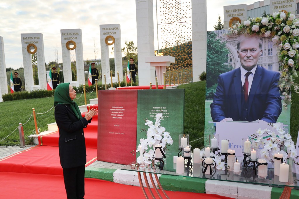 في أشرف الثالث مراسیم تأبین لدیفید أمیس عضو البرلمان البریطاني وداعم للمقاومة‌ الإیرانیة‌