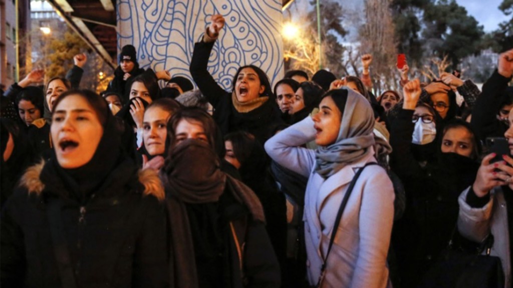 إيران: المرأة هي قوة التغيير