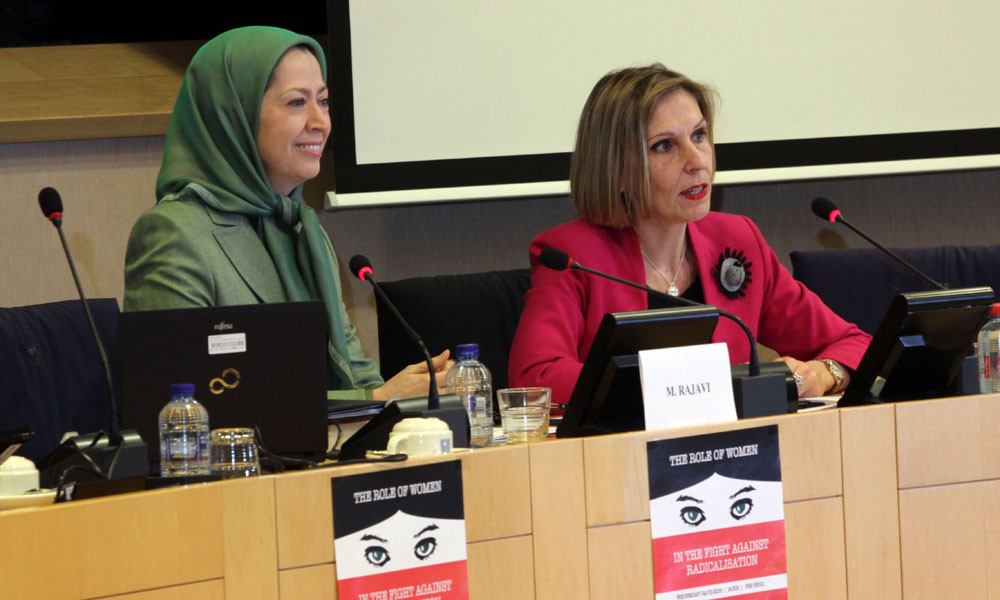 visits European Parliament’s exhibition on Iranian women