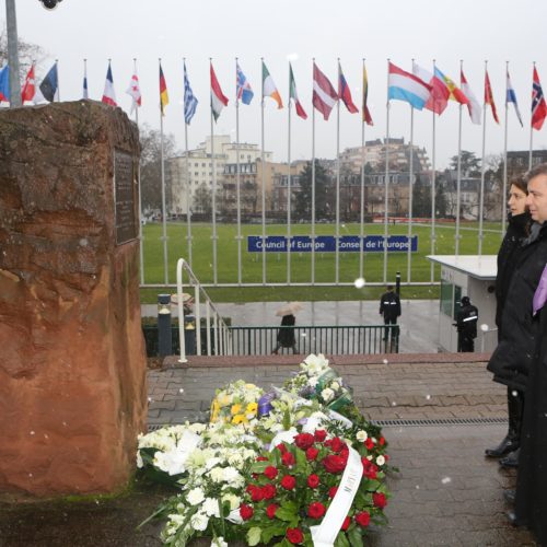 Maryam Rajavi, Laying flower for the Auschwitz memorial, Strasbourg – 26 January 2015