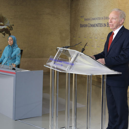 Maryam Rajavi, Senator Joseph Lieberman and Prof. Alejo Vidal Quadras take part in a meeting on the eve of International Human Rights Day. Paris – December 8, 2015