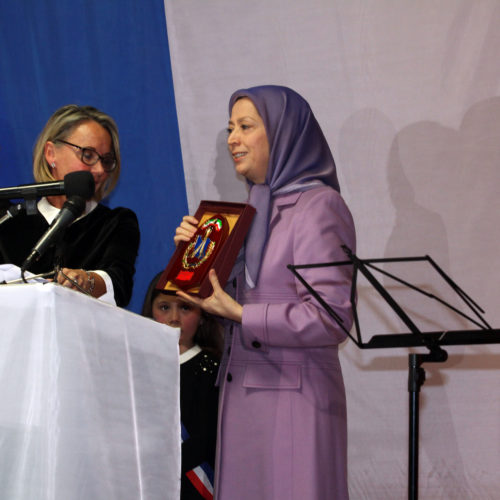 Maryam Rajavi’s New Year’s greeting at the City Hall of Le Pin- January 16, 2016