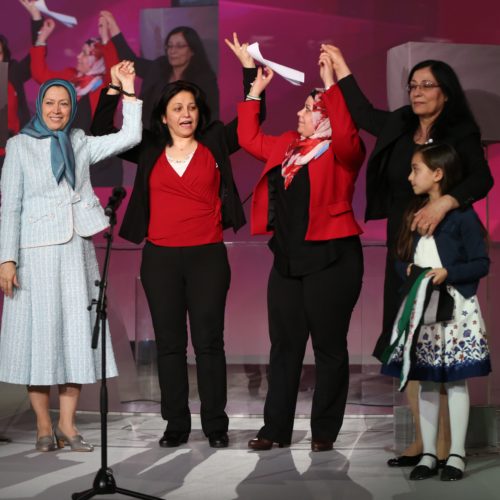 Maryam Rajavi with a delegation or Syrian women at the International Women’s Day, Pledge for Parity: Women United Against Islamic Fundamentalism, Paris, February 27, 2016