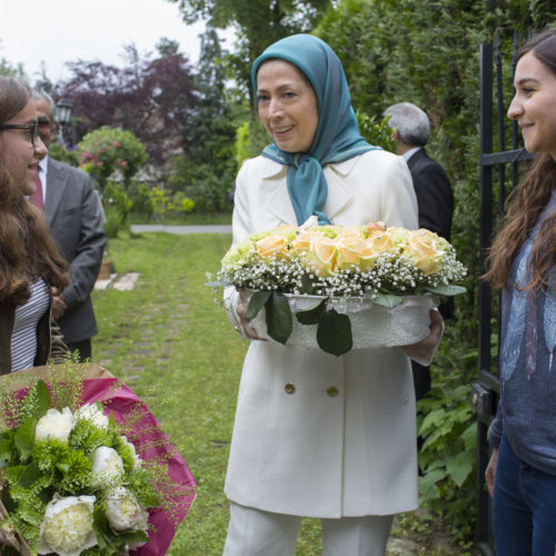 Maryam Rajavi in the Flower Festival at Auvers-sur- Oise – 4 June 2016