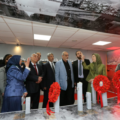 Maryam Rajavi Visiting the exhibition on Syrian people's resistance along with the Syrian Opposition representative delegation- June 11, 2016