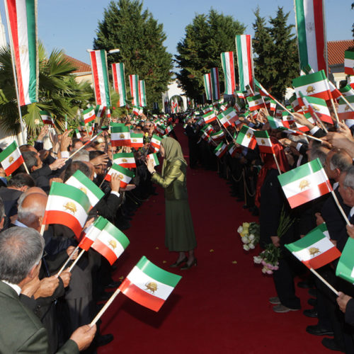 Maryam Rajavi offers flowers to PMOI members amidst an enthusiastic welcome upon her arrival in Albania 