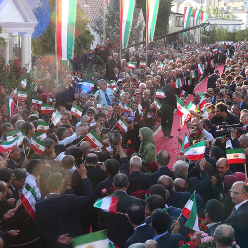 Maryam Rajavi offers flowers to PMOI members amidst an enthusiastic welcome upon her arrival in Albania