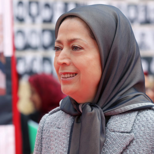 Maryam Rajavi visits exhibition of 150 years of Iranian women's struggle for freedom and equality –March2017