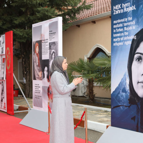 Maryam Rajavi visits exhibition of 150 years of Iranian women's struggle for freedom and equality –March2017