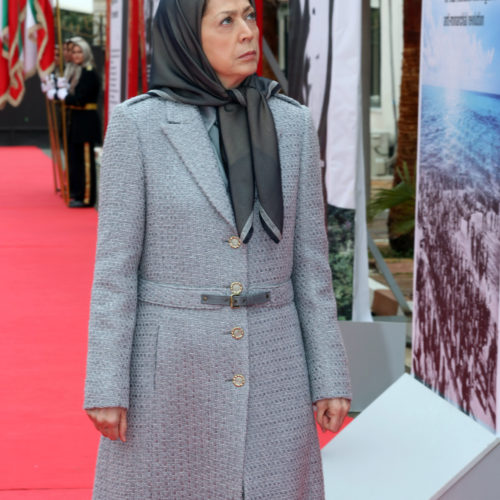 Maryam Rajavi visits exhibition of 150 years of Iranian women's struggle for freedom and equality –March2017