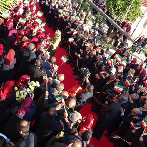 Maryam Rajavi offers flowers to PMOI members amidst an enthusiastic welcome upon her arrival in Albania 