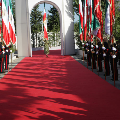 Maryam Rajavi offers flowers to PMOI members amidst an enthusiastic welcome upon her arrival in Albania 