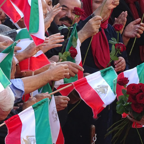 Maryam Rajavi offers flowers to PMOI members amidst an enthusiastic welcome upon her arrival in Albania 