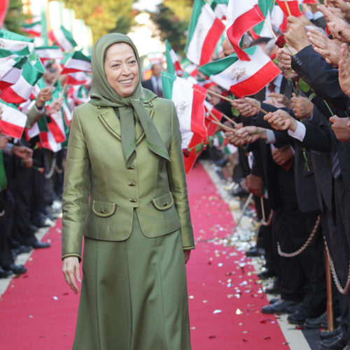 Maryam Rajavi offers flowers to PMOI members amidst an enthusiastic welcome upon her arrival in Albania