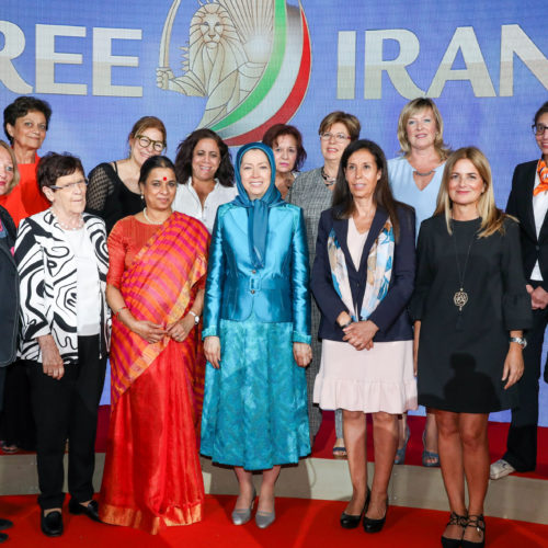 Maryam Rajavi meets prominent women's activists– Grand Gathering for a Free Iran, Villepinte, Paris, July 1, 2017