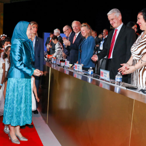 Maryam Rajavi welcomes prominent personalities from Albania-Grand Gathering for a Free Iran- Paris, July 1, 2017