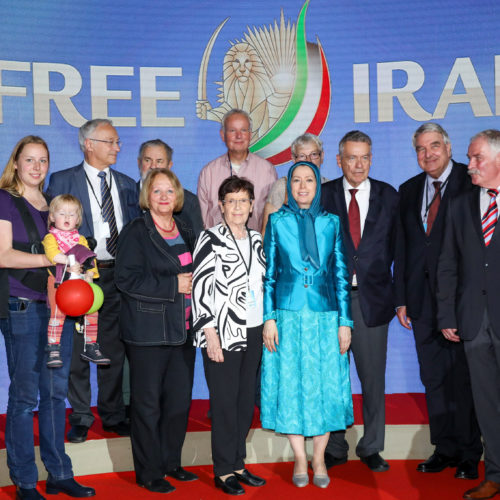 Maryam Rajavi with the delegation of the German Budestag and the prominent personalites, including Ms. Rita Süssmuth, fomer President of the Bundestag – Grand Gathering for a Free Iran- Paris, July 1, 2017