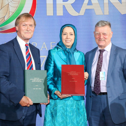 Maryam Rajavi with Sir David Amess and Steve McCabe members of the British Parliament– Grand Gathering for a Free Iran- Paris, July 1, 2017