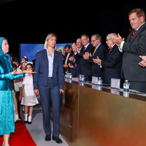 Maryam Rajavi welcomes prominent US personalities -Grand Gathering for a Free Iran- Paris, July 1, 2017