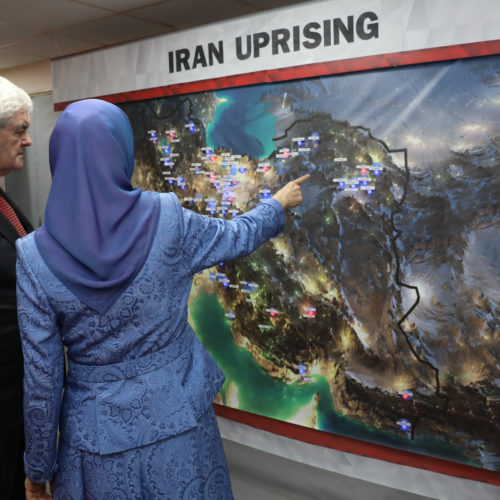 Maryam Rajavi, former US House Speaker Newt Gingrich, visit an exhibition honoring the Iranian people’s uprising and those martyred