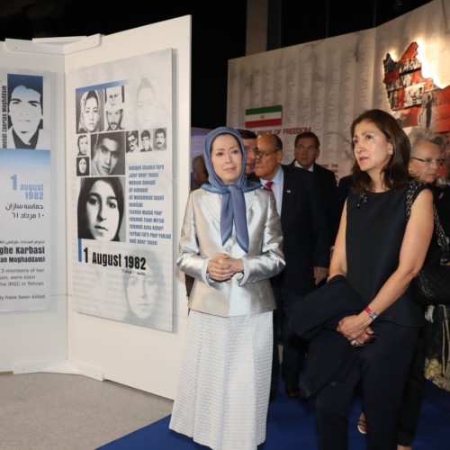 Maryam Rajavi accompanied by Ms. Ingrid Betancourt visit the exhibition of the Iranian people’s 120 years of struggle for freedom – July 12, 2019