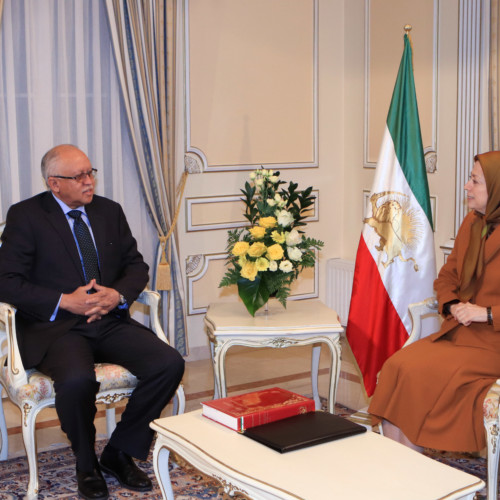 Maryam Rajavi meets and holds talks with Dr. Riyadh Yassin, Yemen’s Ambassador to France and former Foreign Minister- February 1, 2018 (2)