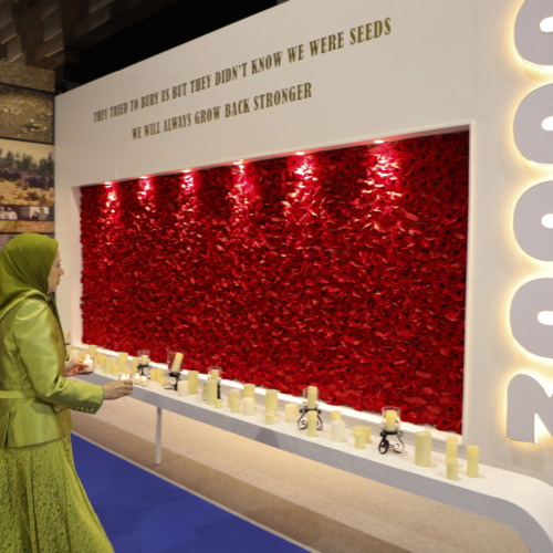 In her New Year’s eve visit to the exhibition, Maryam Rajavi pays tribute to the 30,000 martyrs of the 1988 massacre in Iran in front of their monument