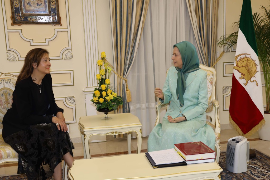 Maryam Rajavi meets with Ingrid Betancourt