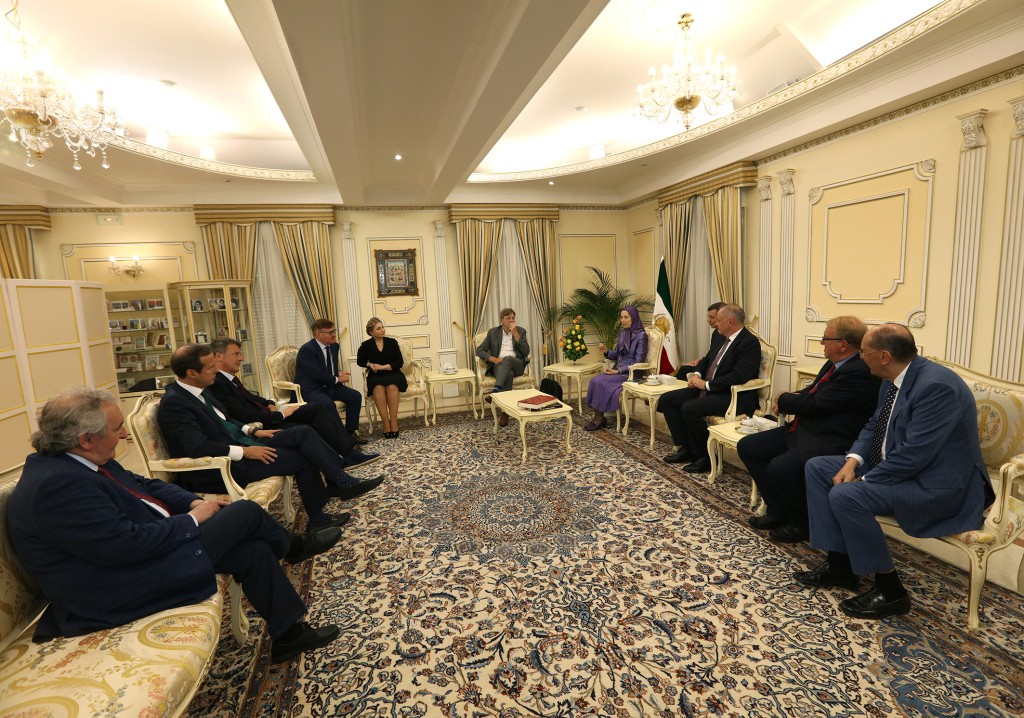 Maryam Rajavi meets with former presidents and prime ministers in Paris