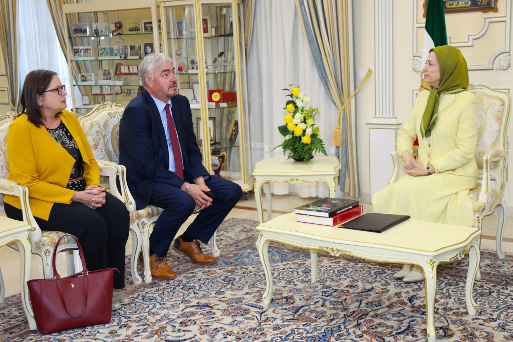 Maryam Rajavi meets and holds talks with a delegation from the Republic of Slovenia