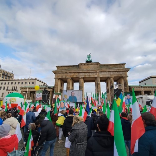 Freedom-Loving Iranians Rally on the Anniversary of the Iranian People’s Anti-Monarchical Revolution- 10 February 2024