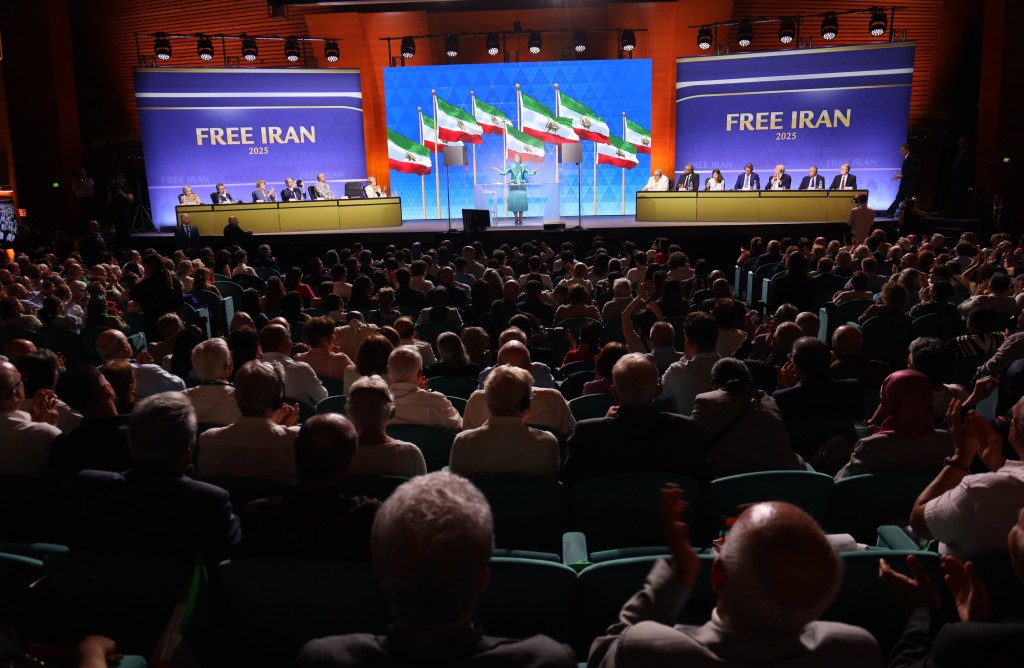 Iran: Change and a Democratic Republic with the Iranian People and Resistance
