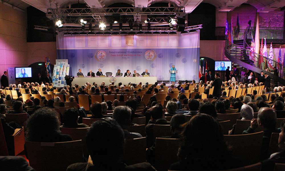 Discours dans la conférence internationale à Paris