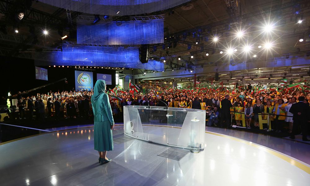 Maryam Radjavi au grand rassemblement du Bourget : un an après l'accord nucléaire, les deux factions du régime ont échoué