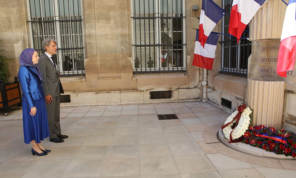 Maryam Radjavi visite l’exposition de massacre 1988 – mairie – Paris 2