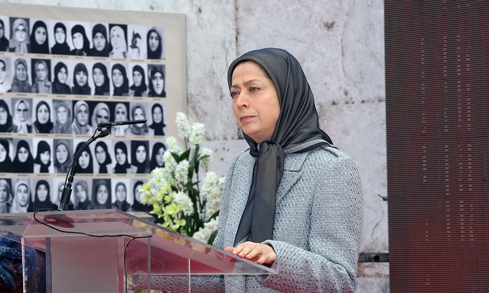 Maryam Radjavi visite une exposition sur 150 ans de lutte des femmes iraniennes pour la liberté et l’égalité