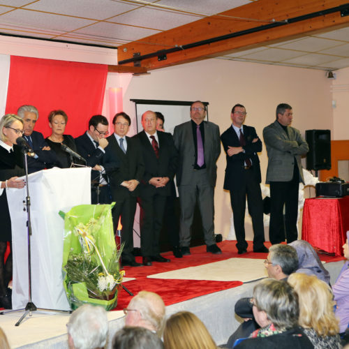 Vœux du Nouvel An de Maryam Radjavi à la mairie du Pin où elle reçoit la médaille de la ville avec les représentants descultes -16 janvier 2016