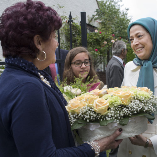 Maryam Radjavi aux « Rendez-vous aux Jardins » à Auvers-sur- Oise- 4 juin 2016