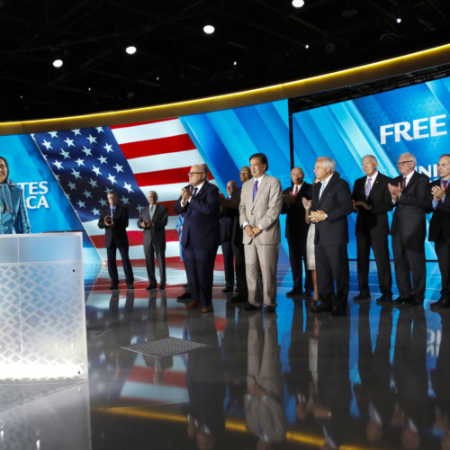 Mayor Rudy Giuliani presents the statement signed by 33 U.S. dignitaries and former officials to Maryam Rajavi at the “Free Iran – The Alternative” gathering – Villepinte, June 30, 2018