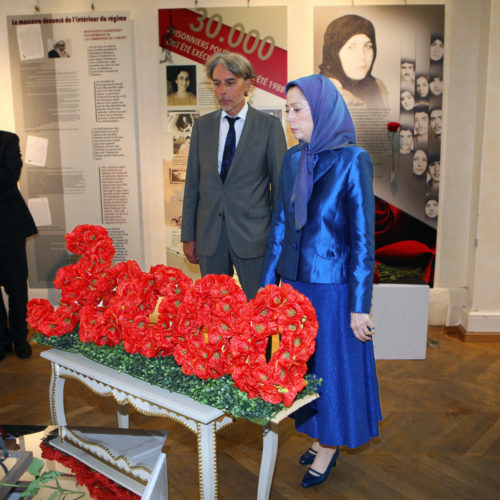 Message et visite de Maryam Radjavi à l’exposition à la mairie de 2eme arrondissement de Paris- Le 24 aout 2016