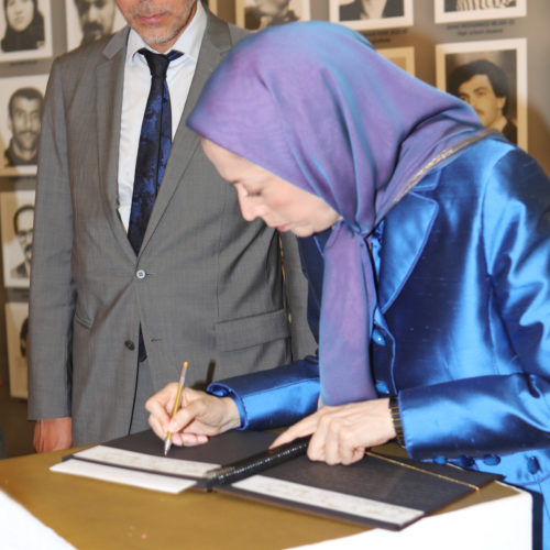 Message et visite de Maryam Radjavi à l’exposition à la mairie de 2eme arrondissement de Paris- Le 24 aout 2016