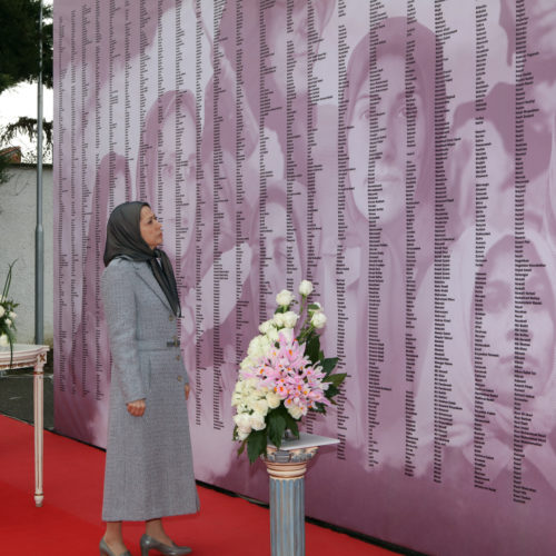 Maryam Radjavi visite une exposition sur 150 ans de lutte des femmes iraniennes pour la liberté et l'égalité – 2017Mars