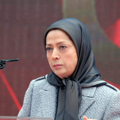 Maryam Radjavi visite une exposition sur 150 ans de lutte des femmes iraniennes pour la liberté et l'égalité – 2017Mars