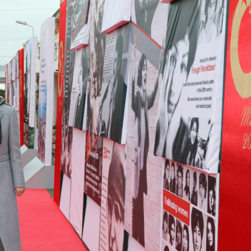 Maryam Radjavi visite une exposition sur 150 ans de lutte des femmes iraniennes pour la liberté et l'égalité – 2017Mars