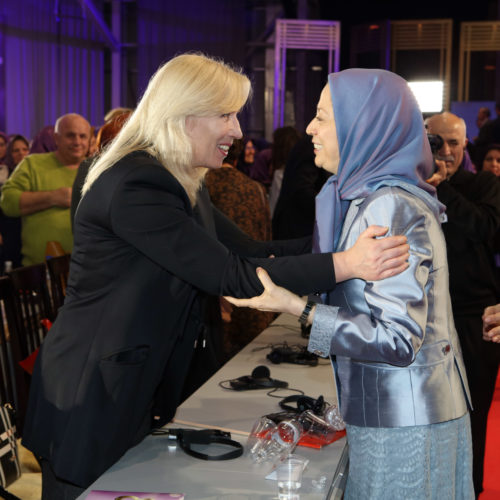 Maryam Radjavi à la conférence internationale à l’occasion de la journée internationale des femmes – Albanie – mars 2017