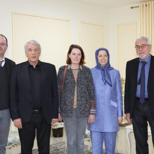 Rencontre de Maryam Radjavi avec Gilbert Mitterrand à Tirana