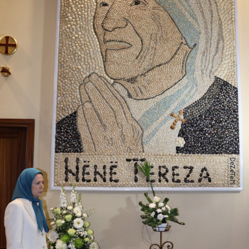 Maryam Rajavi beside the Portrait of Mother Theresa at Saint Paul Cathedral