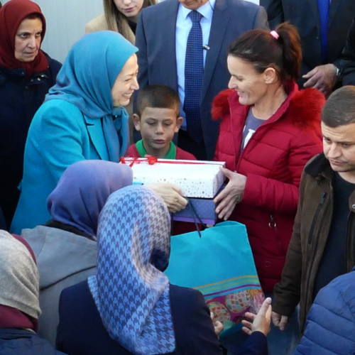 Maryam Radjavi à la rencontre des sinistrés du séisme en Albanie- décembre 2019