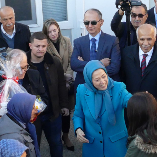 Maryam Radjavi à la rencontre des sinistrés du séisme en Albanie- décembre 2019